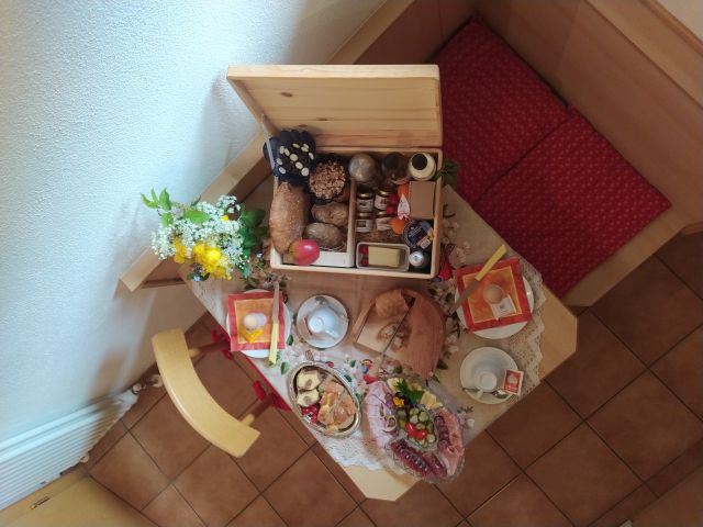 Immagine: Colazione genuina del maso con prodotti freschi